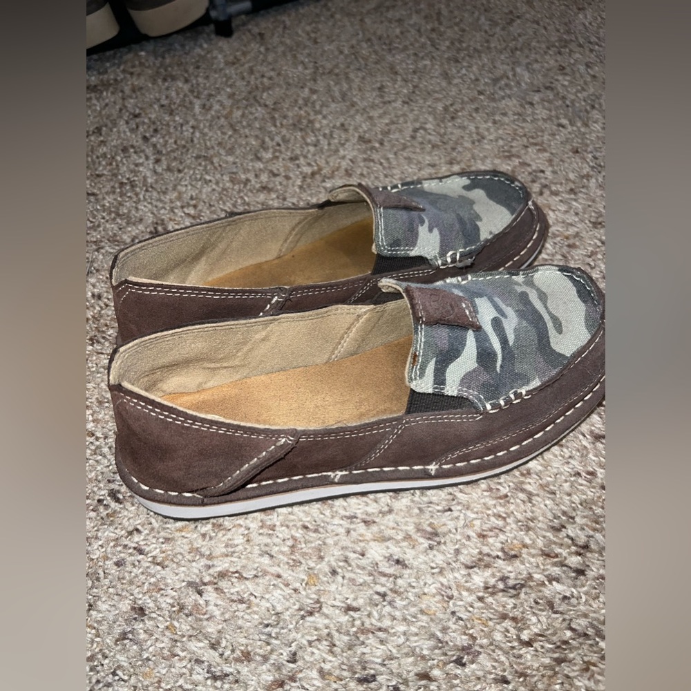 Ariat women’s camo cruisers